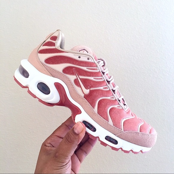 Nike Air Max Plus LX Dusty Peach - Picture 2 of 8